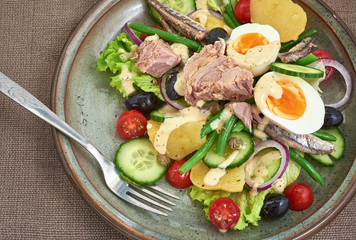 Salad Nicoise for a healthy eat. Bean and tuna. 