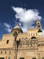 Fototapeta na wymiar Barocco e romanico, Cattedrale di Palermo, Sicilia, Italia