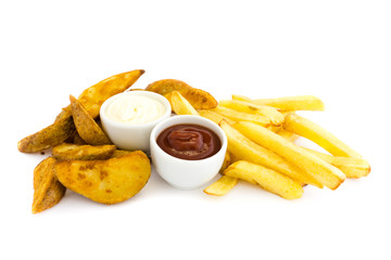 Pommes frites kartoffelecke kartoffelecken kartoffelsnack kartoffelspalte kartoffelspalten isoliert freigestellt auf weißen Hintergrund, Freisteller