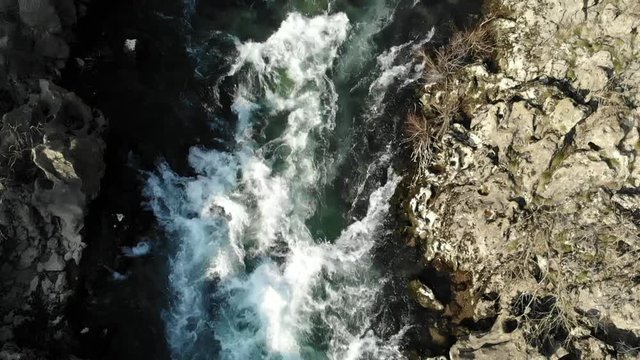 vue a&eacute;rienne de rapides film&eacute;s au ralenti