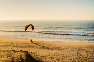Obraz premium Doing some Paragliding on a beach