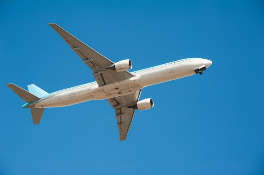 Airplan fly to the sky
