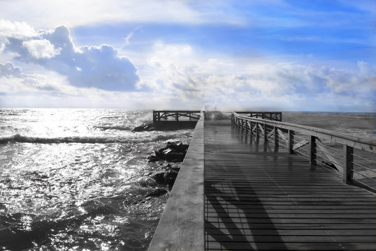 Fototapeta  sea view in black and white on a colored horizon