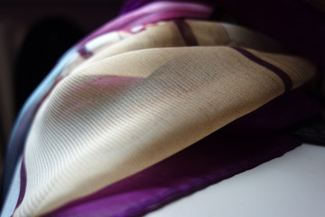 Photo d'un joli foulard de près
