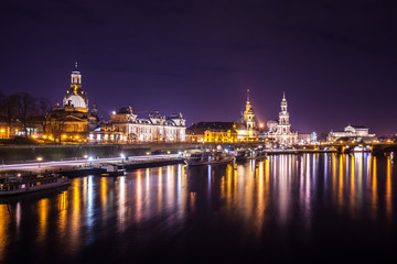 Fototapeta na wymiar Beautiful night view of the city and reflections in the Elbe river in Dresden, Germany