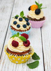 Cupcakes with fresh berries