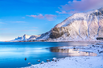 Obraz premium Kvalvika, Henningsvaer