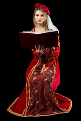 Dama z księgą, portret, średniowiecze © fotoartim