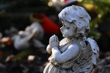 Sculpture of a grieving angel 