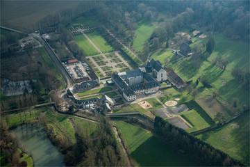 vue aérienne de l'abbaye de Valloires dans la Somme en France