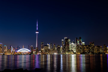Obraz premium Night view of downtown Toronto, Ontario, Canada