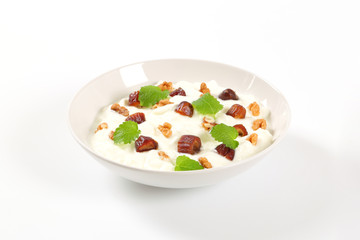 yogurt with walnuts and dates