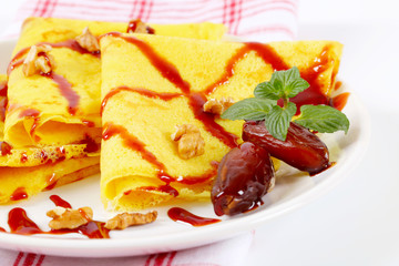 pancakes with walnuts, dates and date syrup