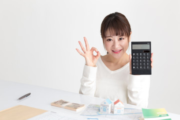 住宅 女性 テーブル