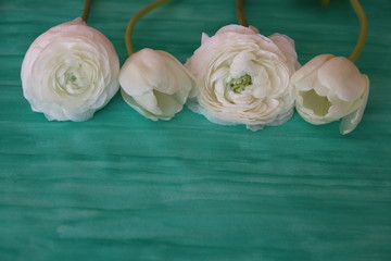  Blumige Grüße mit Textfreiraum auf grünem Hintergrund selbst gemalt 
