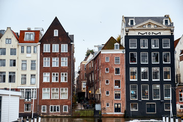 Obraz premium Traditional old buildings in Amsterdam, the Netherlands.