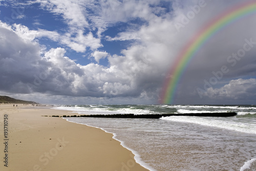 Fototapete Strand Von Sylt Mit Regenbogen - Attraktion Fototapeten-Blickfang