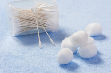 Fototapeta na wymiar cotton balls, healthcare concept