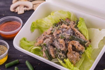 Mushrooms and chicken lettuce leaves, siliculose haricot salad in sauce