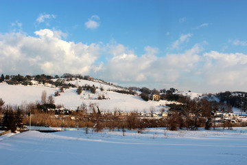 collina innevata