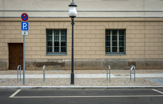 Behindertenparkplatz