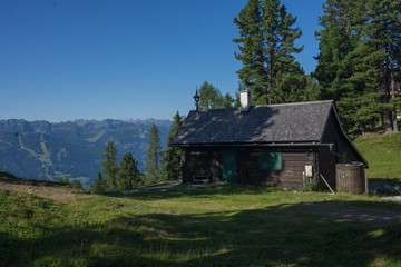 Fototapeta na wymiar Österreich Berghütte Alm Alpen Almsommer 