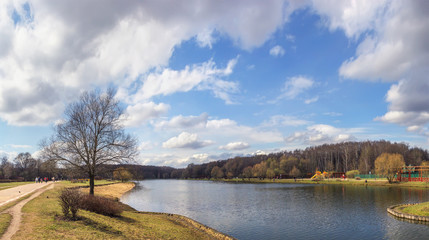 Fototapeta na wymiar Ponds in Terletsky Park. Moscow, Russia