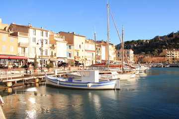 Fototapeta na wymiar Vieux port de Cassis, cote d'Azur, France