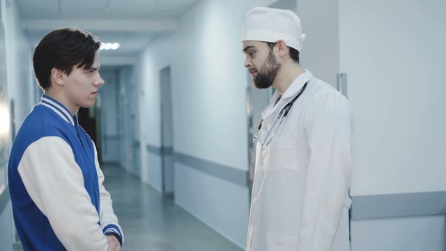 Meet between doctor and ill patient in hospital. 4K