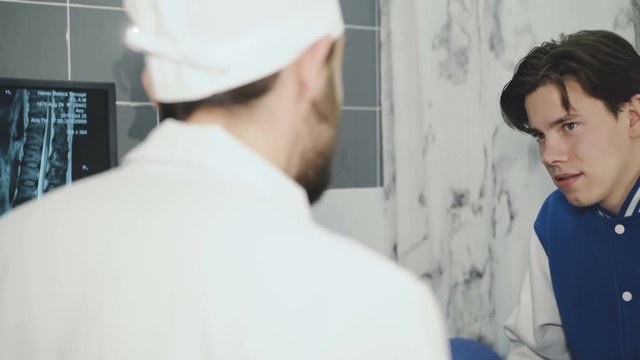 The patient on the diagnistics consultation in hospital. 4K
