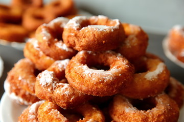 A homemade donut, despite the non-ideal shape, is a taste superior to any other donut purchased in a store or in a supermarket because it was created from the work of its own hands.
