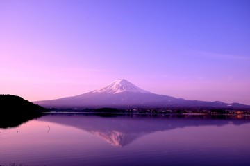 湖と富士山