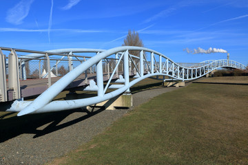 Brücke im Neuland Park in Leverkusen