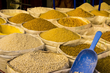 スパイスの量り売り Spice market in Morocco