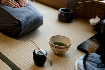 着物の女性　茶道