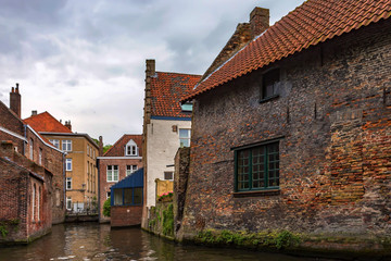Naklejka premium Beautifull canal and buildings of Bruges, Belgium