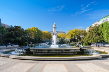 Fototapeta na wymiar マドリード スペイン広場 噴水