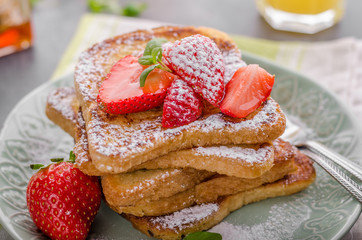 French toast with strawberries