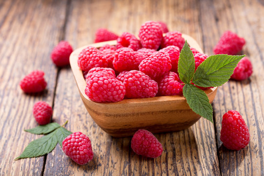 bowl of fresh raspberries