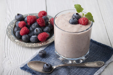 Smoothies with blueberries and raspberries with chia