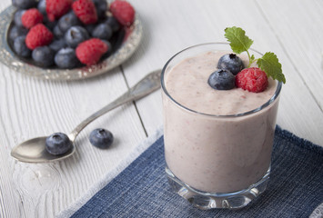 Smoothies with blueberries and raspberries with chia