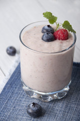 Smoothies with blueberries and raspberries