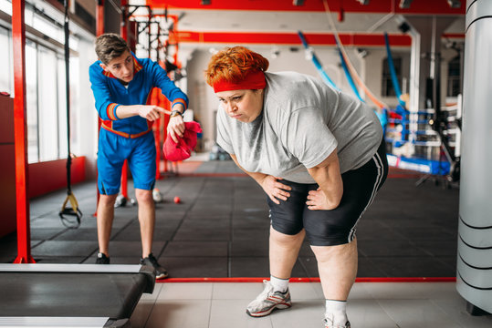 Instructor forces fat woman to exercise in gym