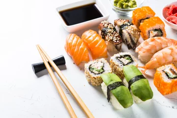 Zelfklevend Fotobehang Sushi and sushi roll set on white background. © nadianb