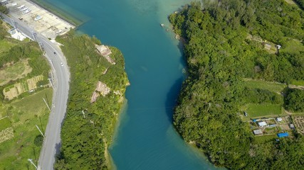 屋慶名海峡を空撮