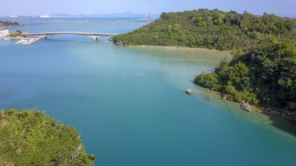 藪地島と屋慶名海峡