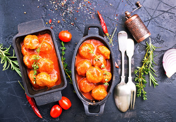 meatballs with tomato sauce