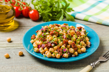 Chickpeas salad with onion and dried tomatoes.