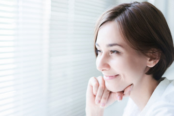 ショートカットの女性のポートレート