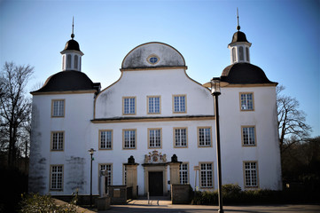 Fototapeta na wymiar Schloss Borbeck von vorne